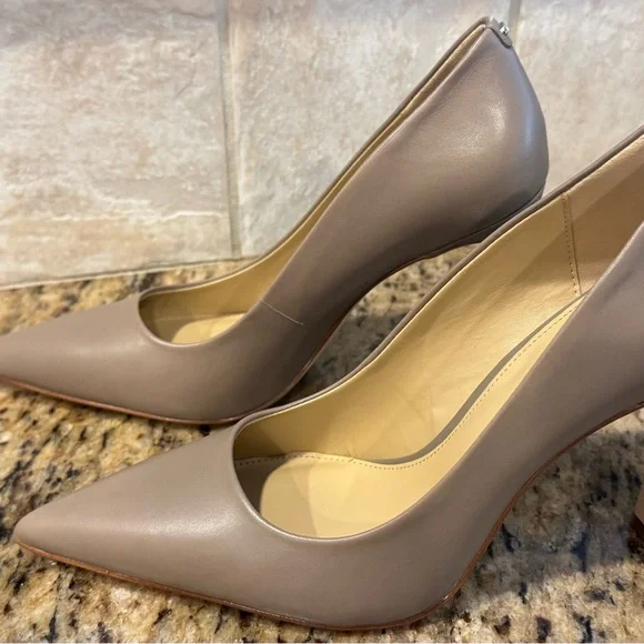 Michael Kors - Birch Amara leather pump - Sz9.5 - Picture 8 of 11
